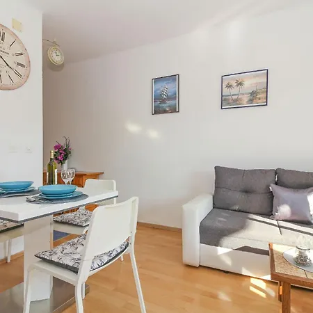 Toni In - Istrien Πούλα